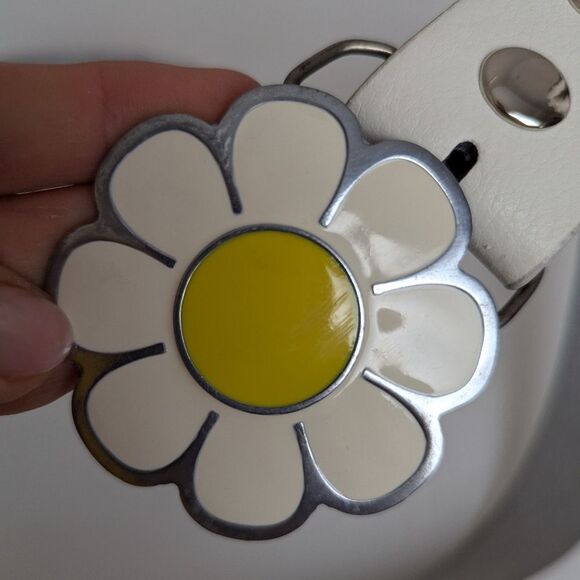 Y2K White Flower Buckle Belt – 2001 Great American Products – Fits 33.5–38.5 - Picture 7 of 9